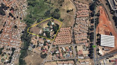 Townhouse land Affordable housing For Sale in Roodepoort, Roodepoort